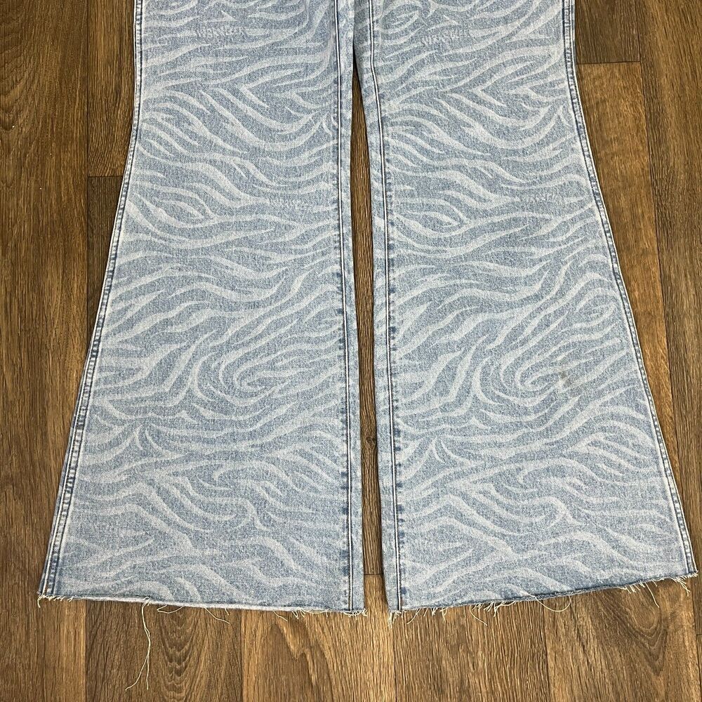 Wrangler Women's 33 Denim Meow Laser Tiger Print Wanderer Flare Jeans Retro Boho - Picture 11 of 17